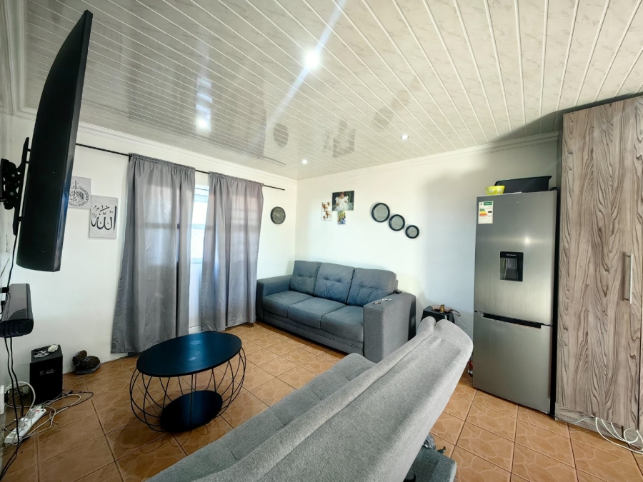 2 Bedroom Property for Sale in Lentegeur Western Cape